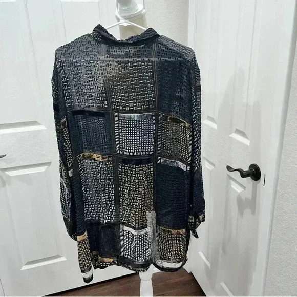 Chicos Design button down silk blend sheer blouse embossed abstract design - Picture 4 of 7